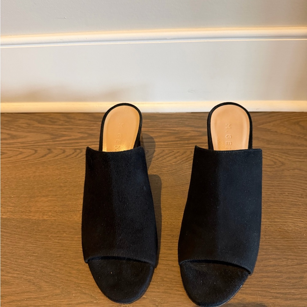 Chic Black Suede Mules